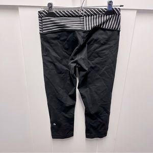 ⬇️$38 Lululemon reversible black striped capris leggings‎ size 6